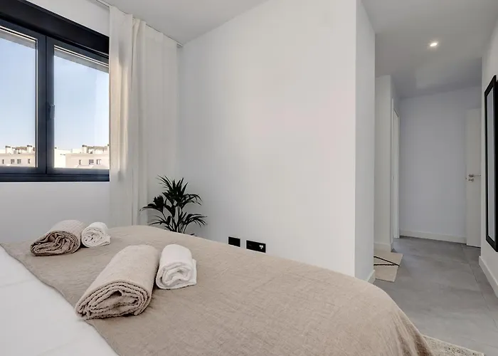 Lejlighed Brand New, Elegant Three Bed