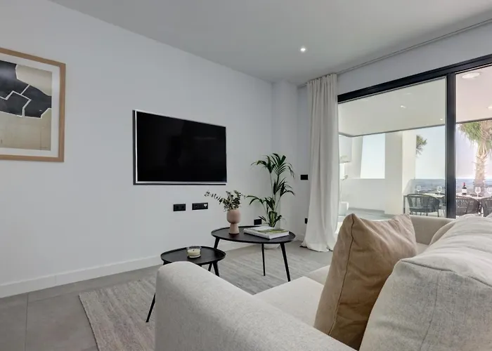 Lejlighed Brand New, Elegant Three Bed