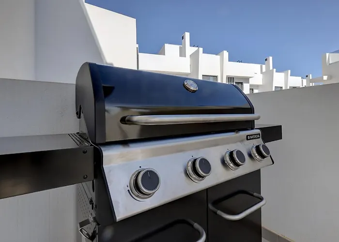 Brand New, Elegant Three Bed Lejlighed Estepona