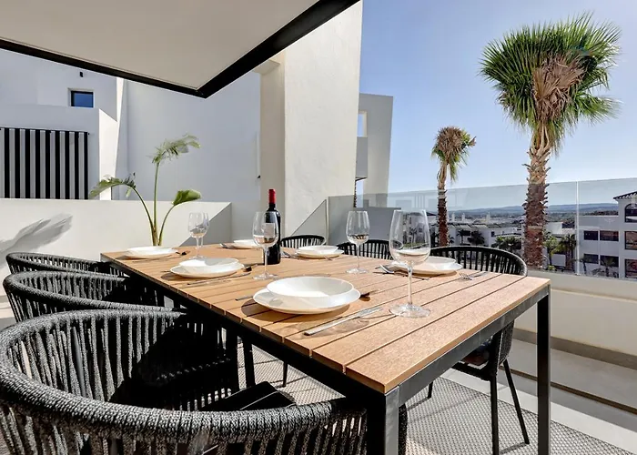 아파트 Brand New, Elegant Three Bed 에스테포나