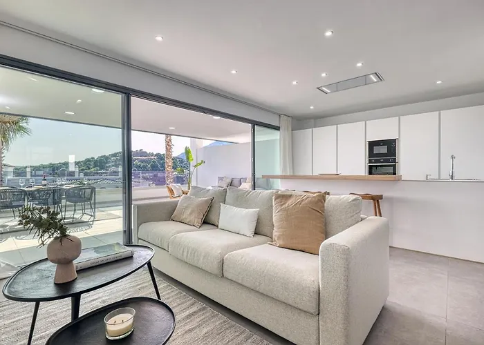 Brand New, Elegant Three Bed *