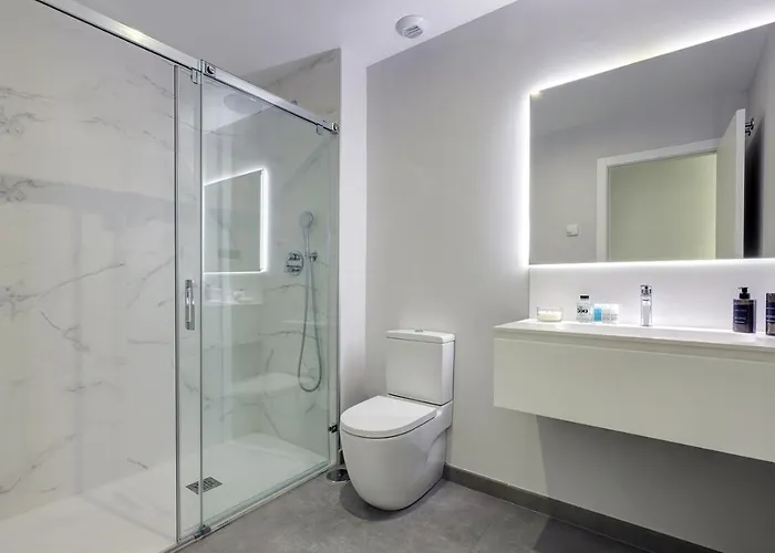 Brand New, Elegant Three Bed Apartamento Estepona