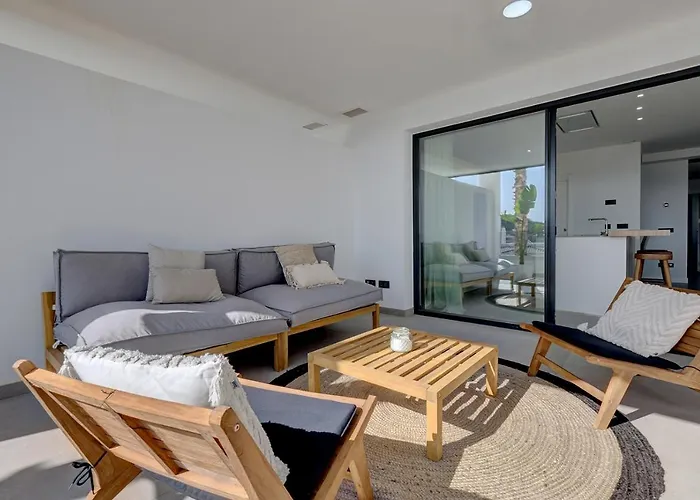 아파트 Brand New, Elegant Three Bed