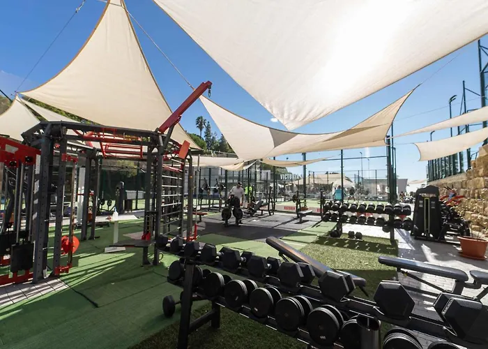 Brand New, Elegant Three Bed Apartamento *