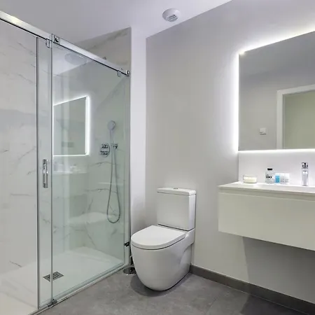 Brand New, Elegant Three Bed Apartamento Estepona