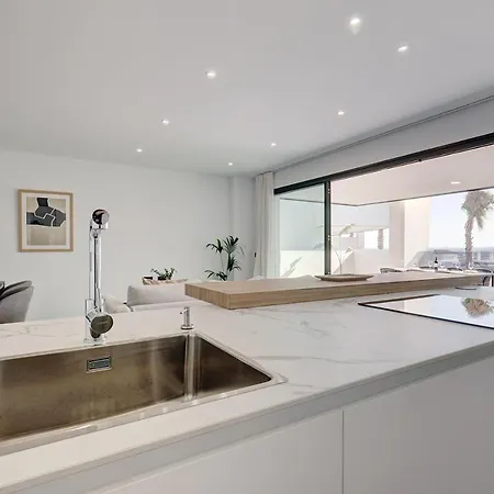 Apartamento Brand New, Elegant Three Bed *