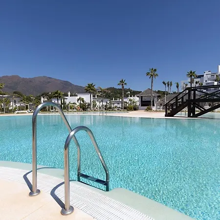Brand New, Elegant Three Bed Apartamento Estepona