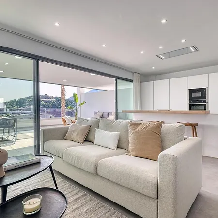 Brand New, Elegant Three Bed *